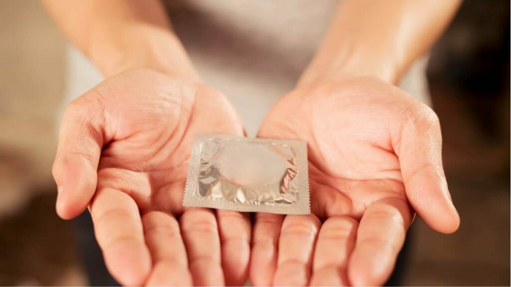 Menggunakan Kondom Agar Terhindar Dari Gonore Dan HIV